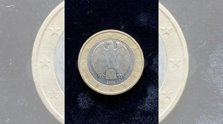 Moneta da 1 euro tedesca del 2008 senza lettere della zecca, su sfondo scuro